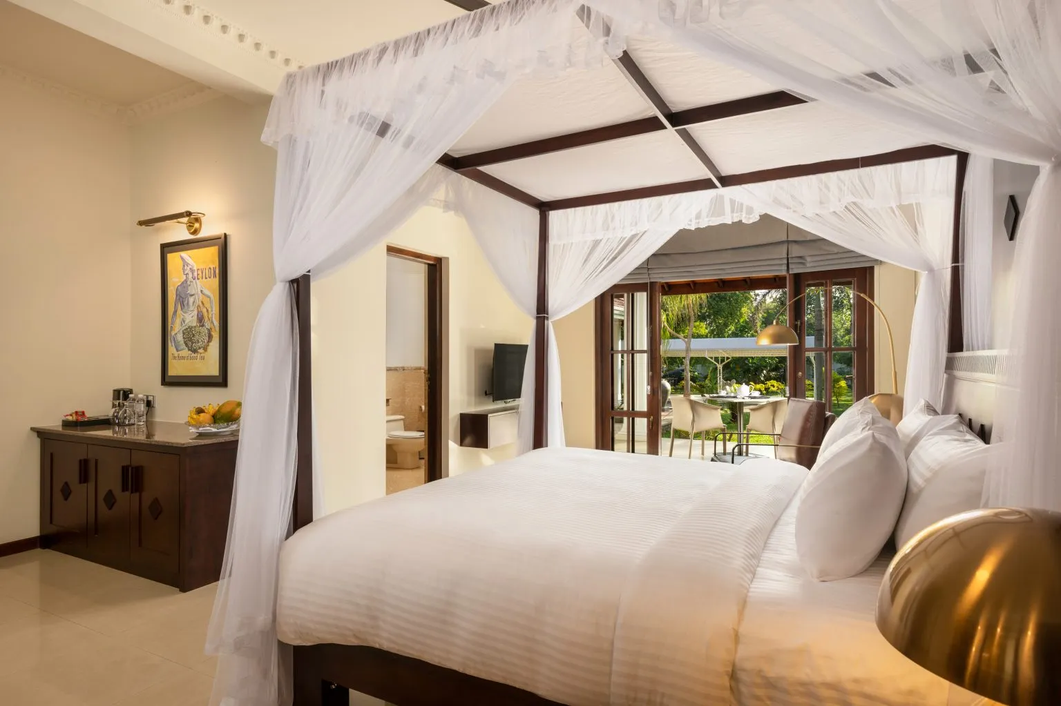 Rooms & Suites