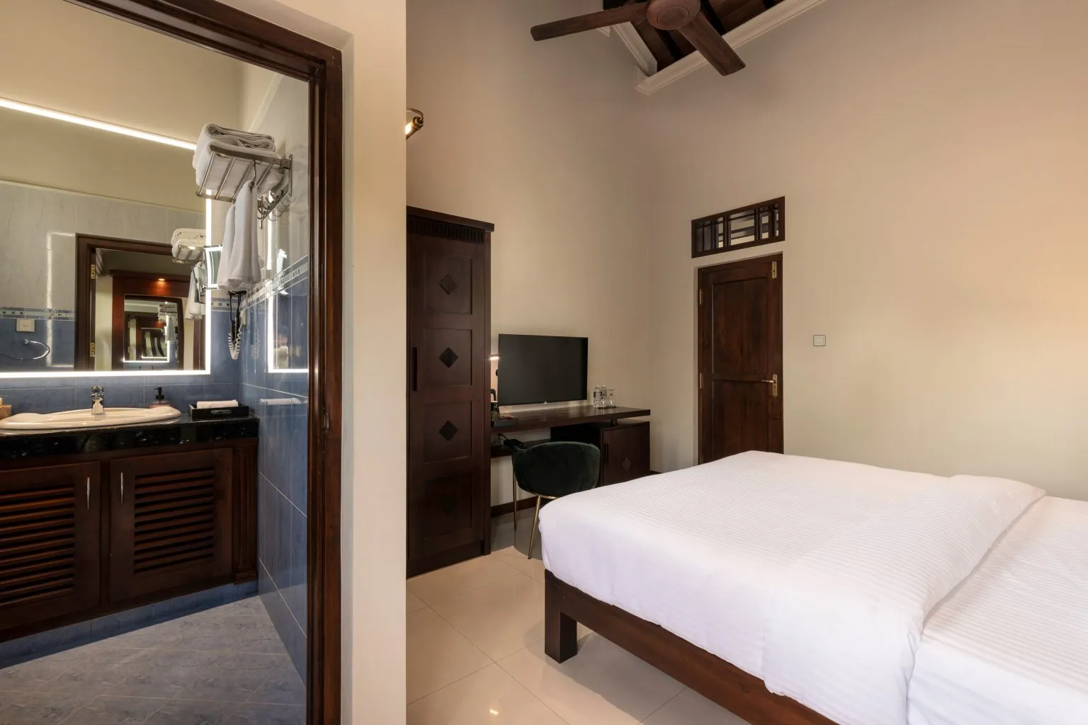 Rooms & Suites