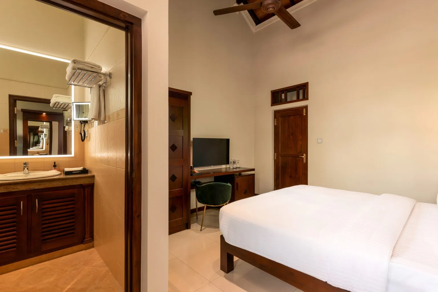 Rooms & Suites
