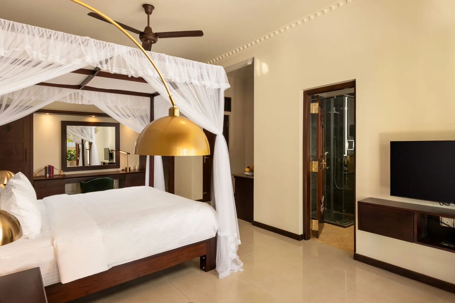 Rooms & Suites